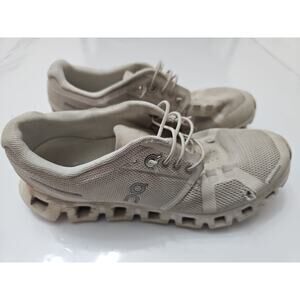 On Cloud Women’s Light Gray & White Running Walking Shoes Size W7 Swiss Tech